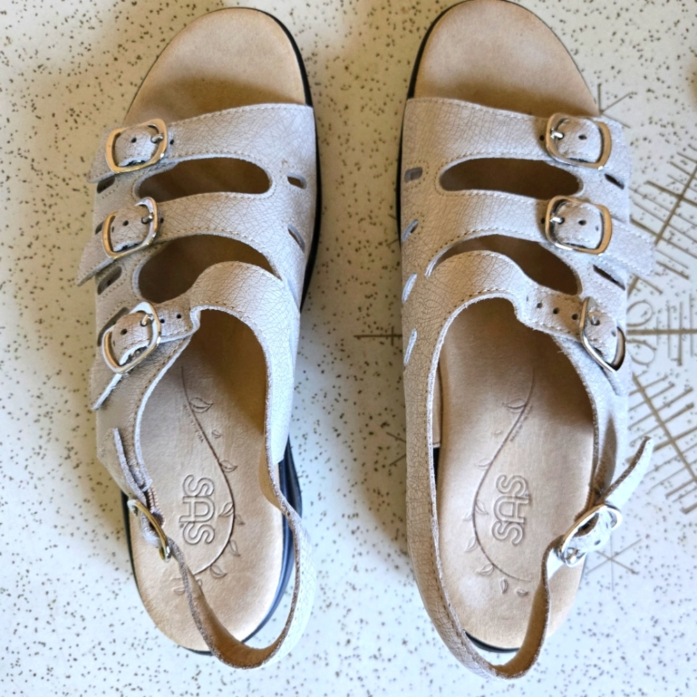 SAS Light Tan Leather Sandals with Buckles 9.5 N
